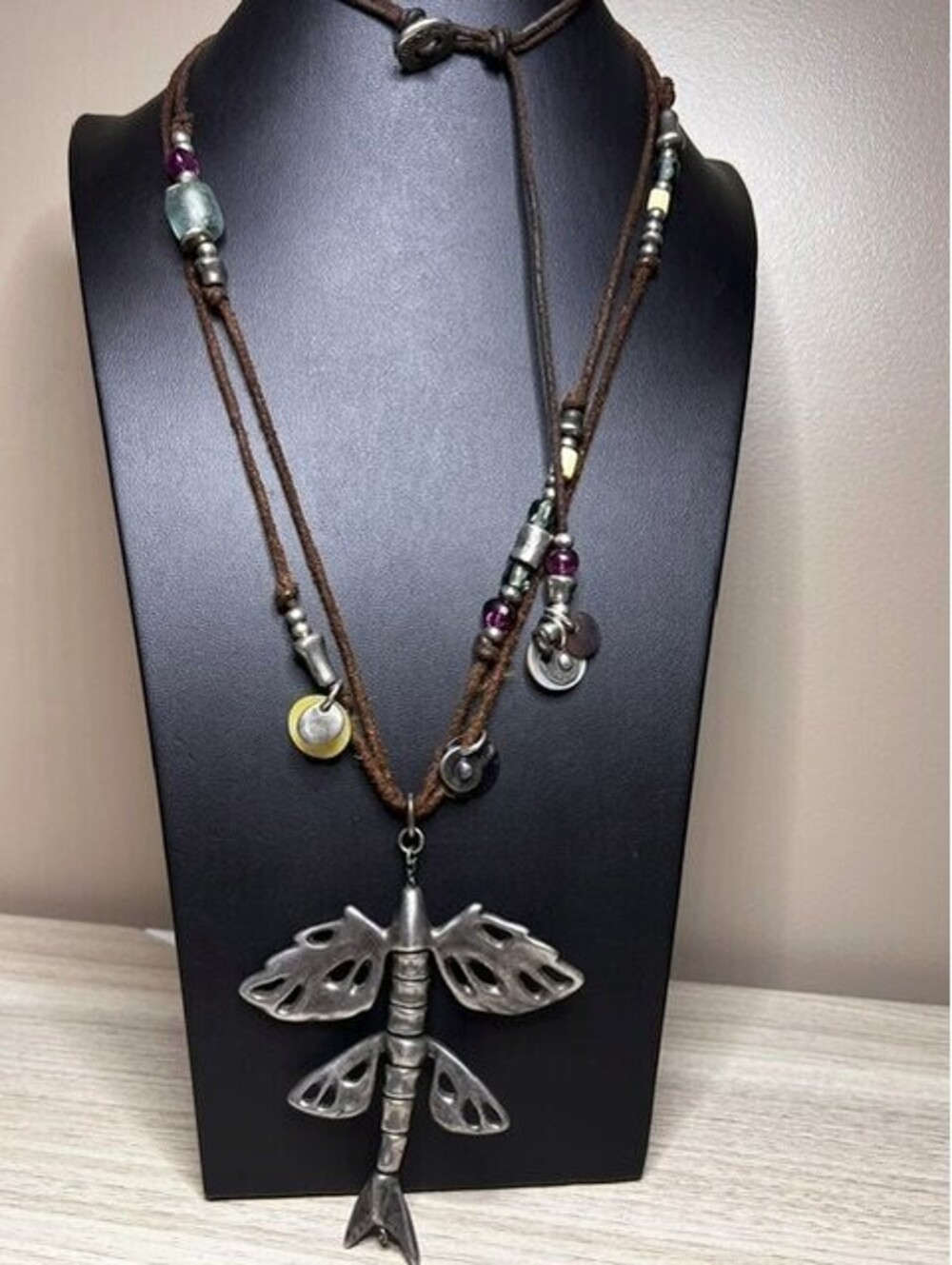 B5739 Uno De 50 Dragonfly Pendant Boho Adjustable Leather Necklace Silvertone